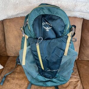 Osprey Daylite Plus Hiking Backpack & Hydration Pack Unisex (No Bladder)
